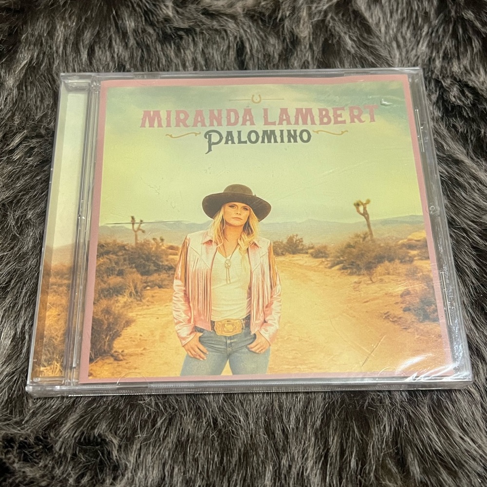Bundle Deal 2 for $12!!!😍😍 Miranda Lambert - Palomino